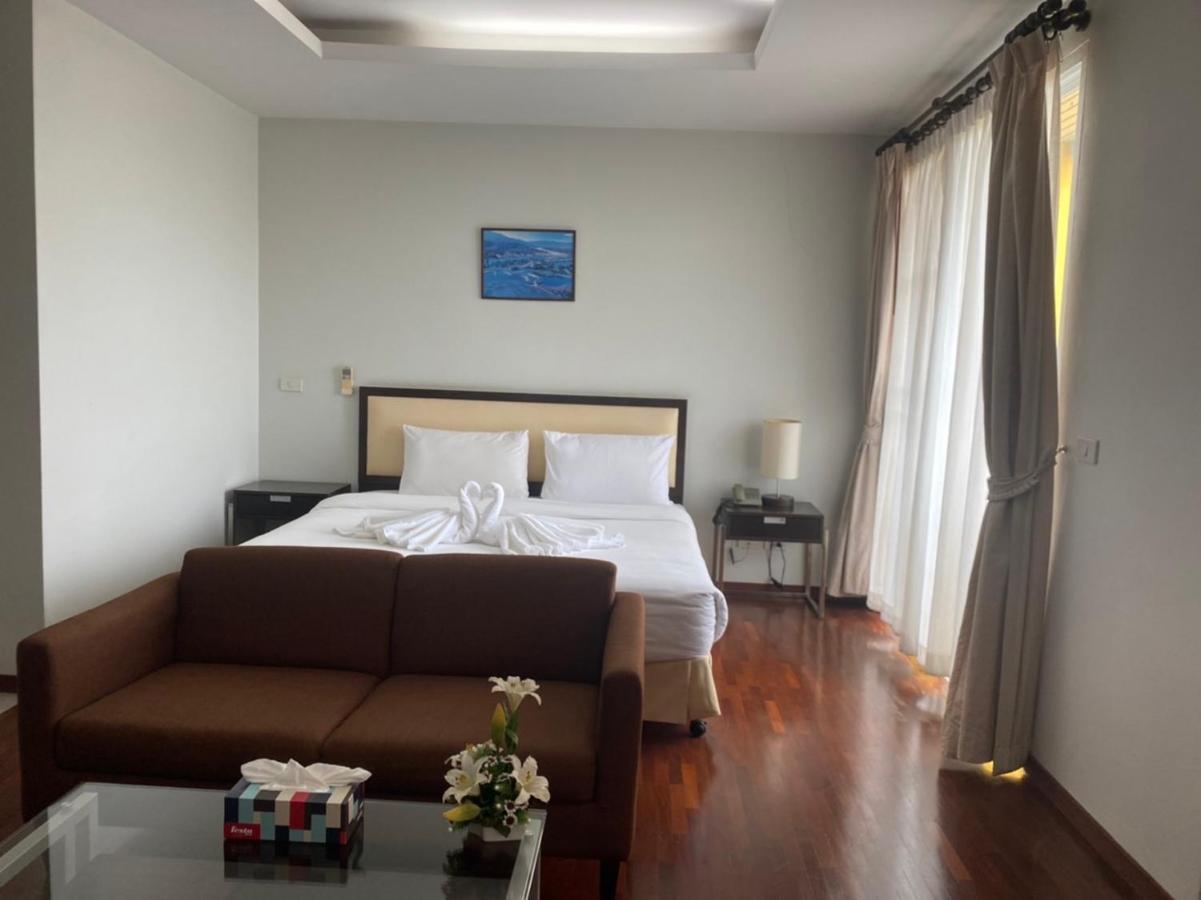 The Park 304 Executive Serviced Apartment Si Maha Phot Exterior photo