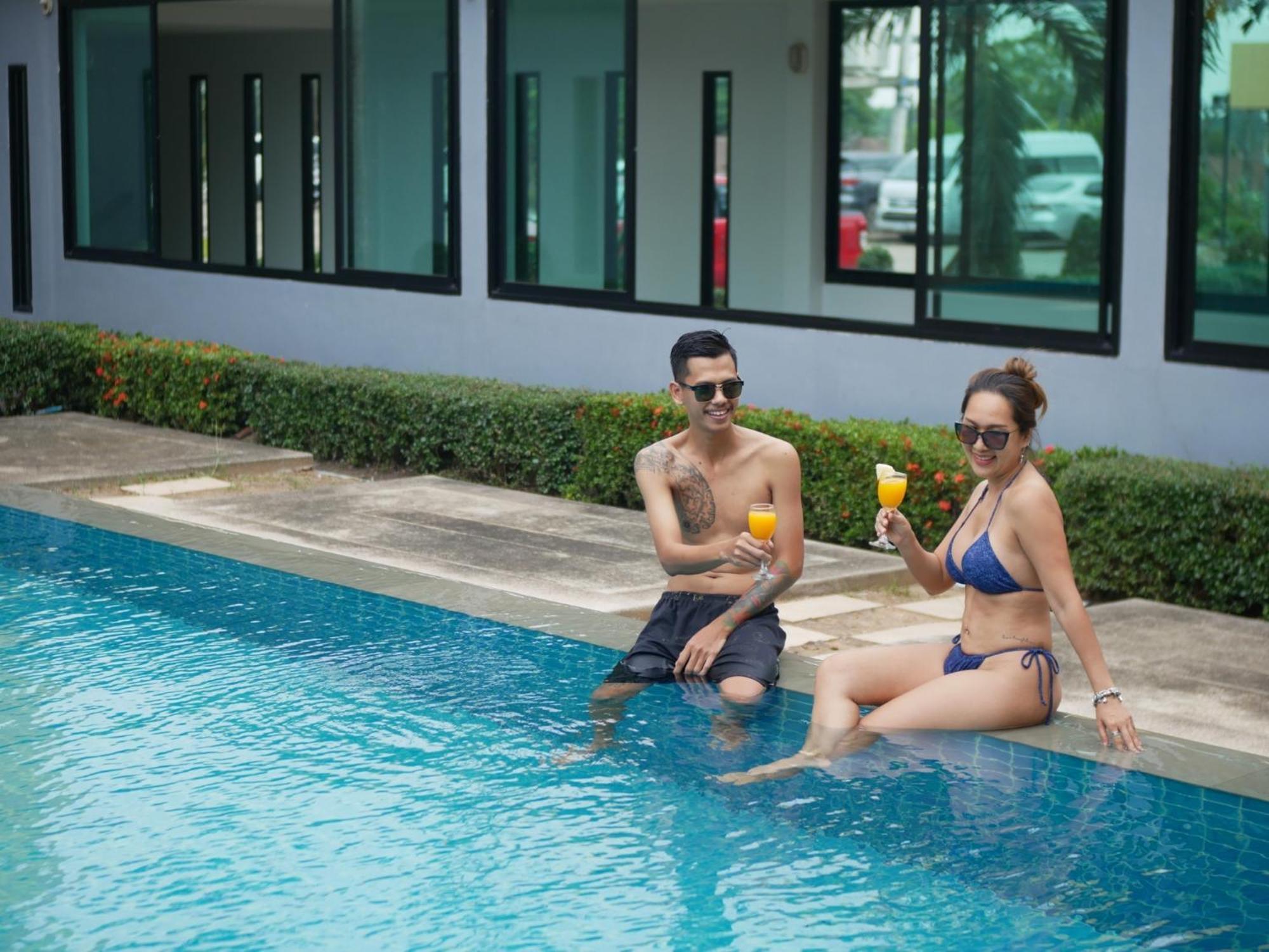 The Park 304 Executive Serviced Apartment Si Maha Phot Exterior photo
