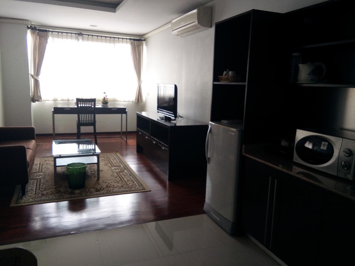 The Park 304 Executive Serviced Apartment Si Maha Phot Exterior photo