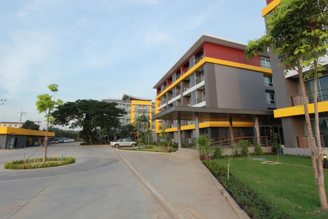 The Park 304 Executive Serviced Apartment Si Maha Phot Exterior photo