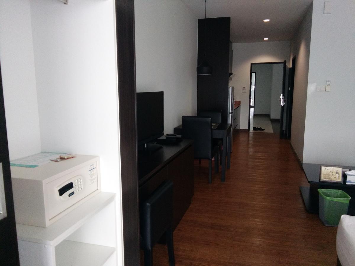 The Park 304 Executive Serviced Apartment Si Maha Phot Exterior photo