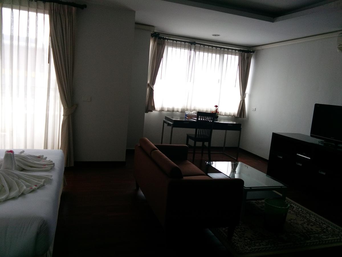 The Park 304 Executive Serviced Apartment Si Maha Phot Exterior photo